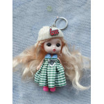 Breloczek laleczka LOVE – zielona sukienka, 14 cm